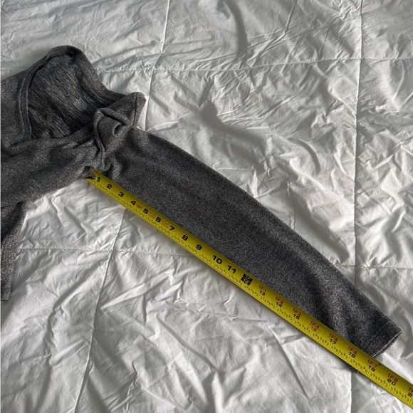 American Eagle Gray Long Sleeve Soft Knit Tee Top - Size XSmall - Picture 4 of 11